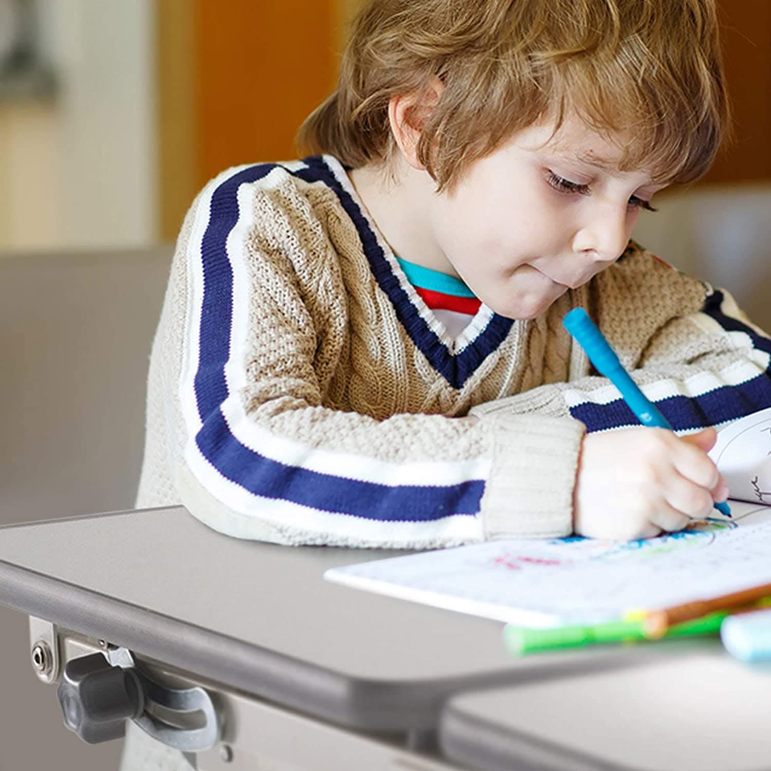 grey-height-adjustable-kid-s-desk-for-children-k-12-mount-it-mi-10204-39684880335003